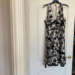 This Ann Taylor beautiful black/white summer dress perfect for any occasion
